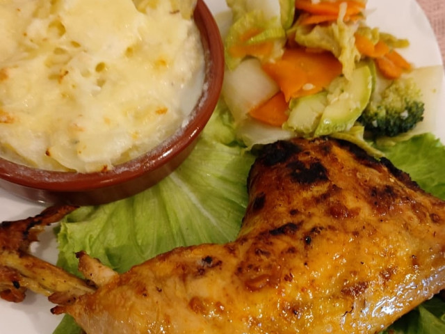 Le Borobudur Poulet Grillé Solo